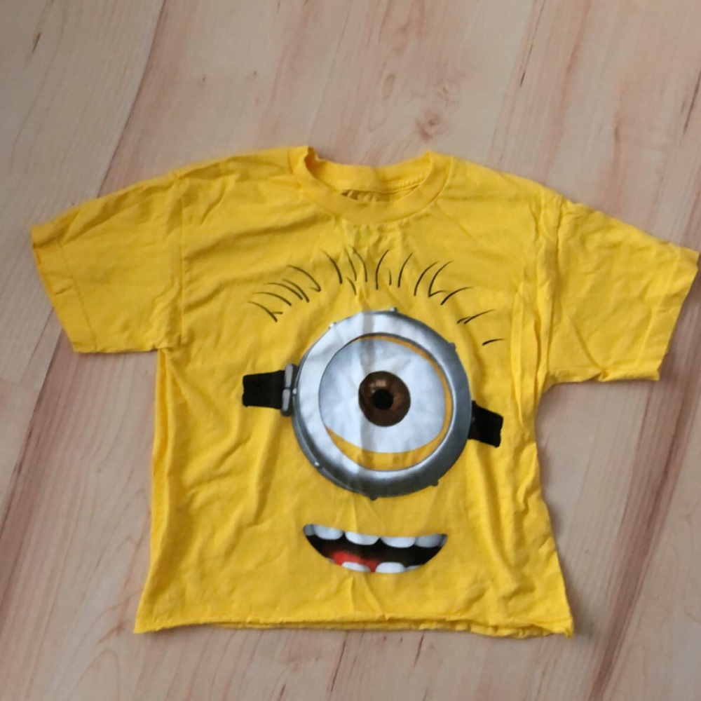 cropped minion print tee